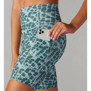 Tavi Active Stash & Dash Biker Shorts Pebble Tie Dye Size M